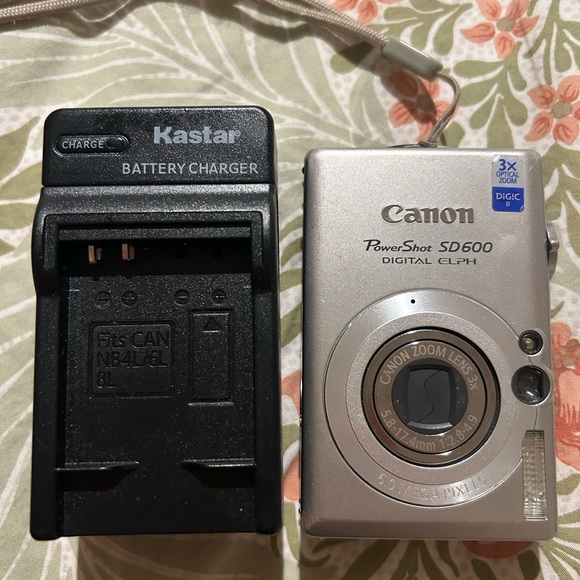 Canon PowerShot SD600 Silver with Kastar Charger - Picture 1 of 2